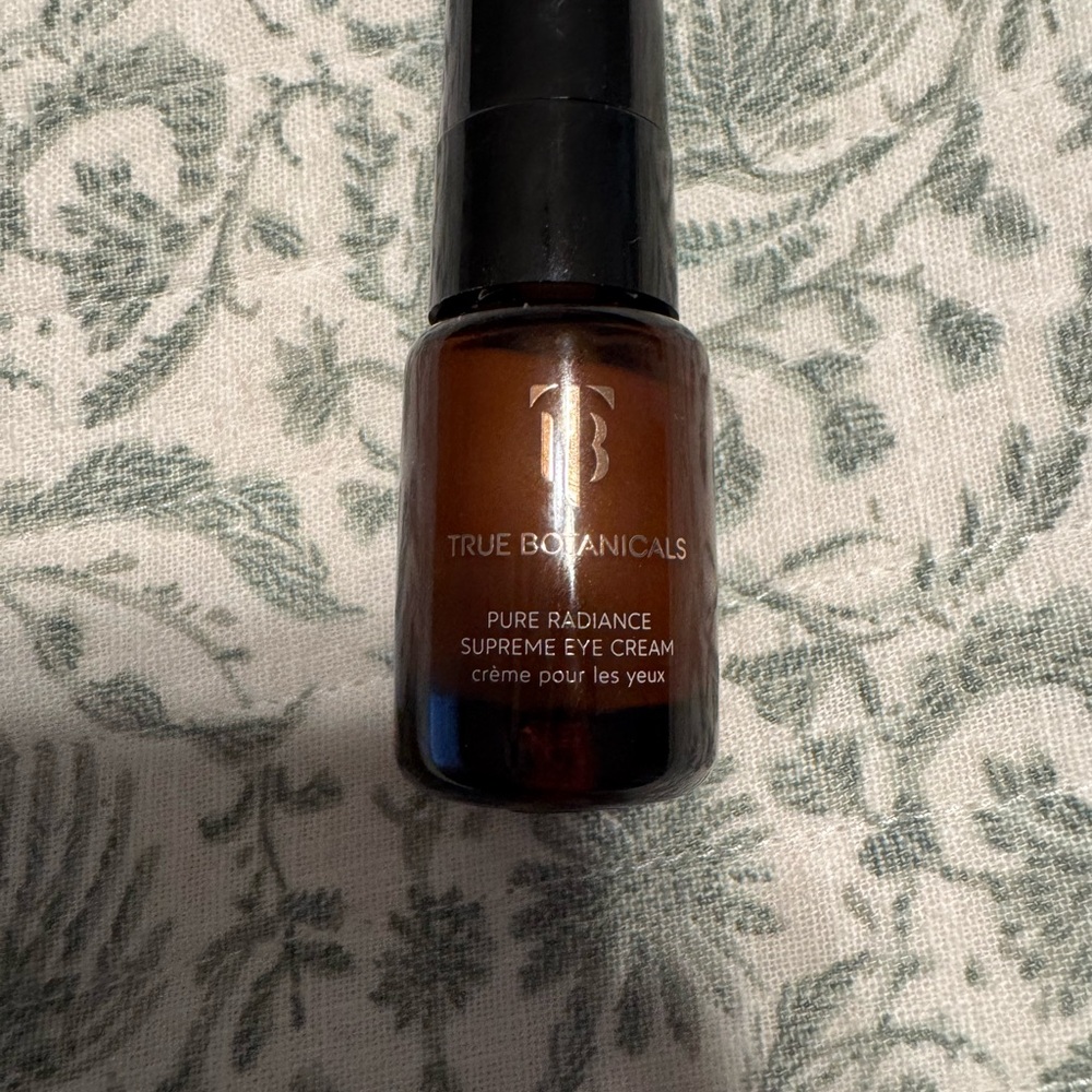 True botanicals Pure Radiance Supreme Eye Cream